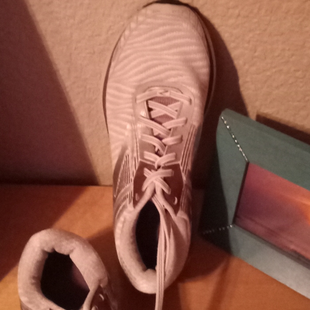 Brooks Adrenaline GTS 18 Running Shoes Women’s 9.5